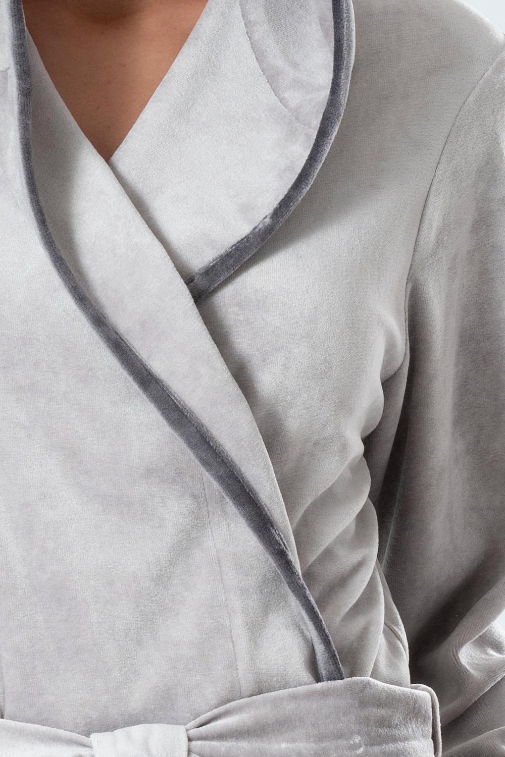 Cozy Elegance: Bamboo Velour Hooded Robe